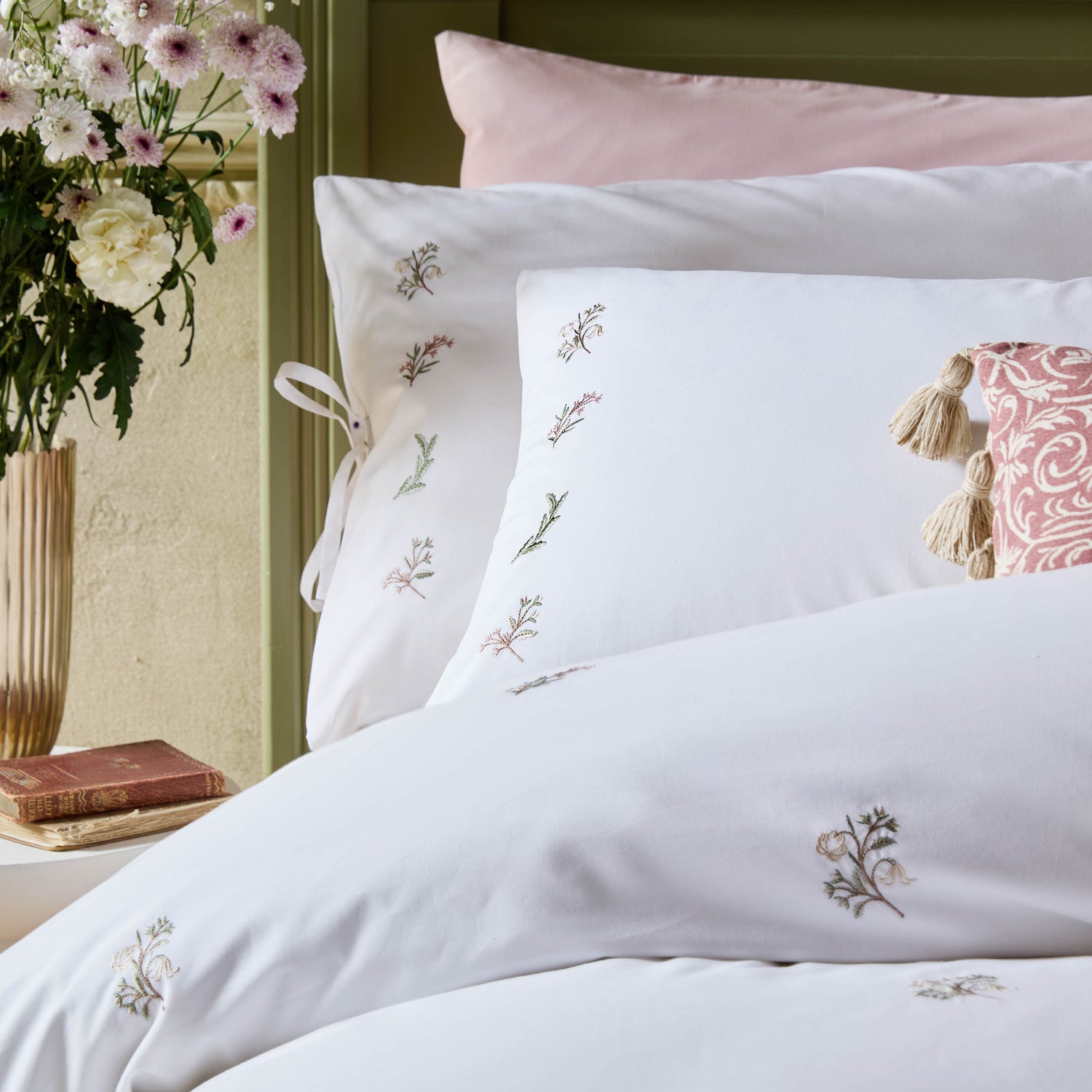 Historic Royal Palaces Victoria Sprigs Embroidery Duvet Cover Bedding Set Rose Pink Sage