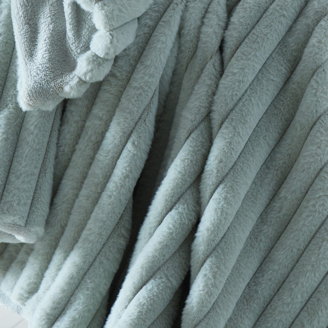Appletree Morritz 130cm x 180cm Throw Green