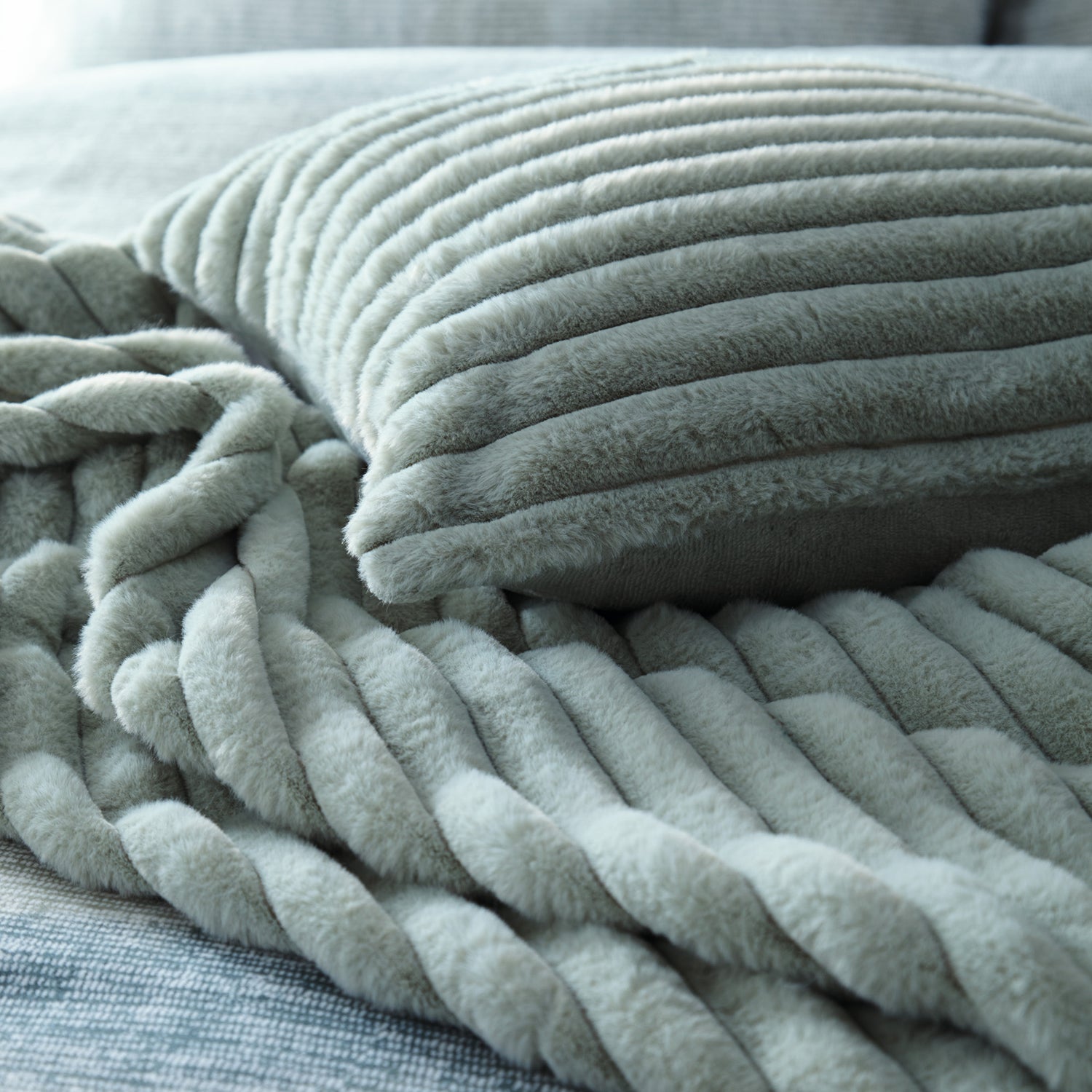 Appletree Morritz 130cm x 180cm Throw Green