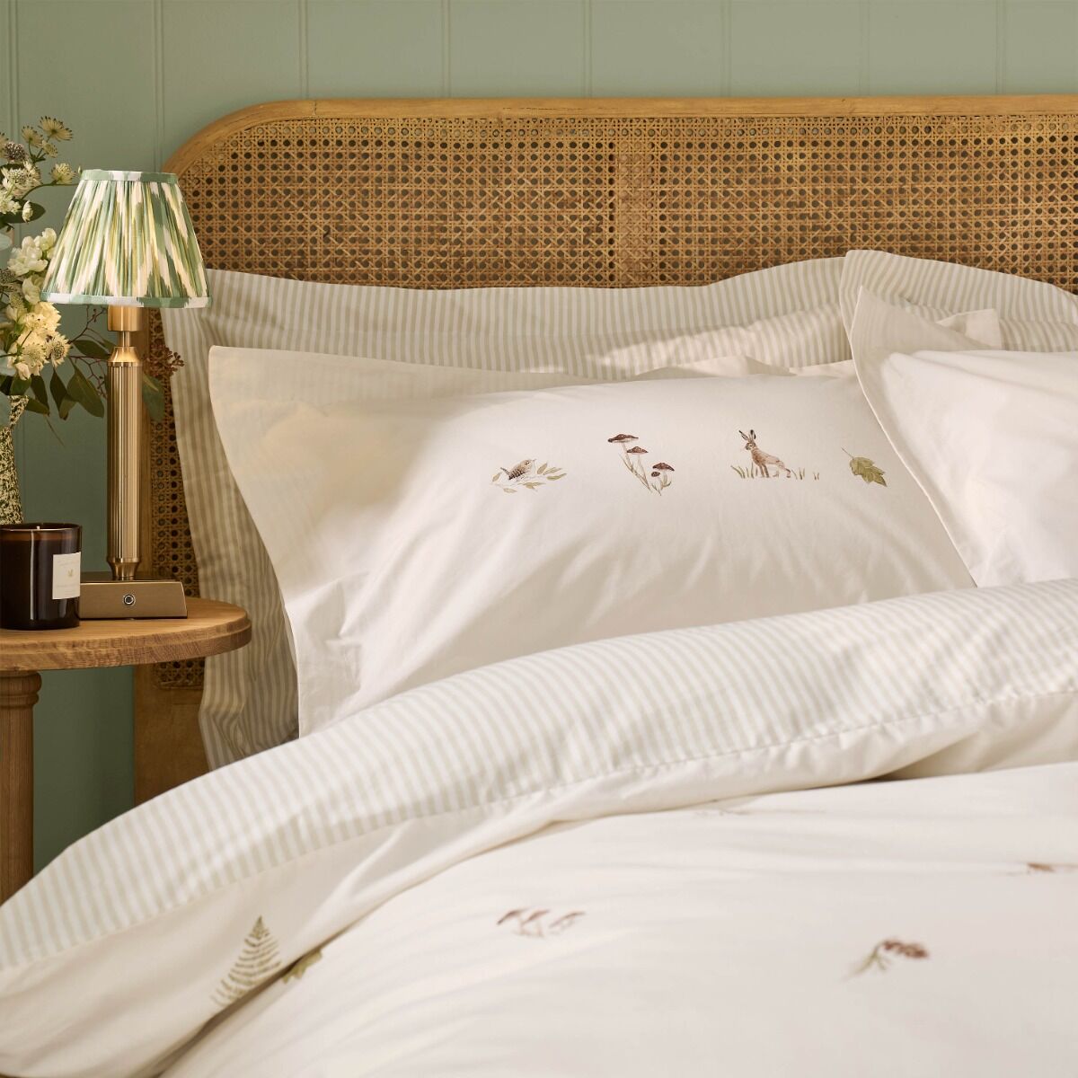 Sophie Allport Autumn Foraging Pair of Oxford Pillowcases Off White Natural