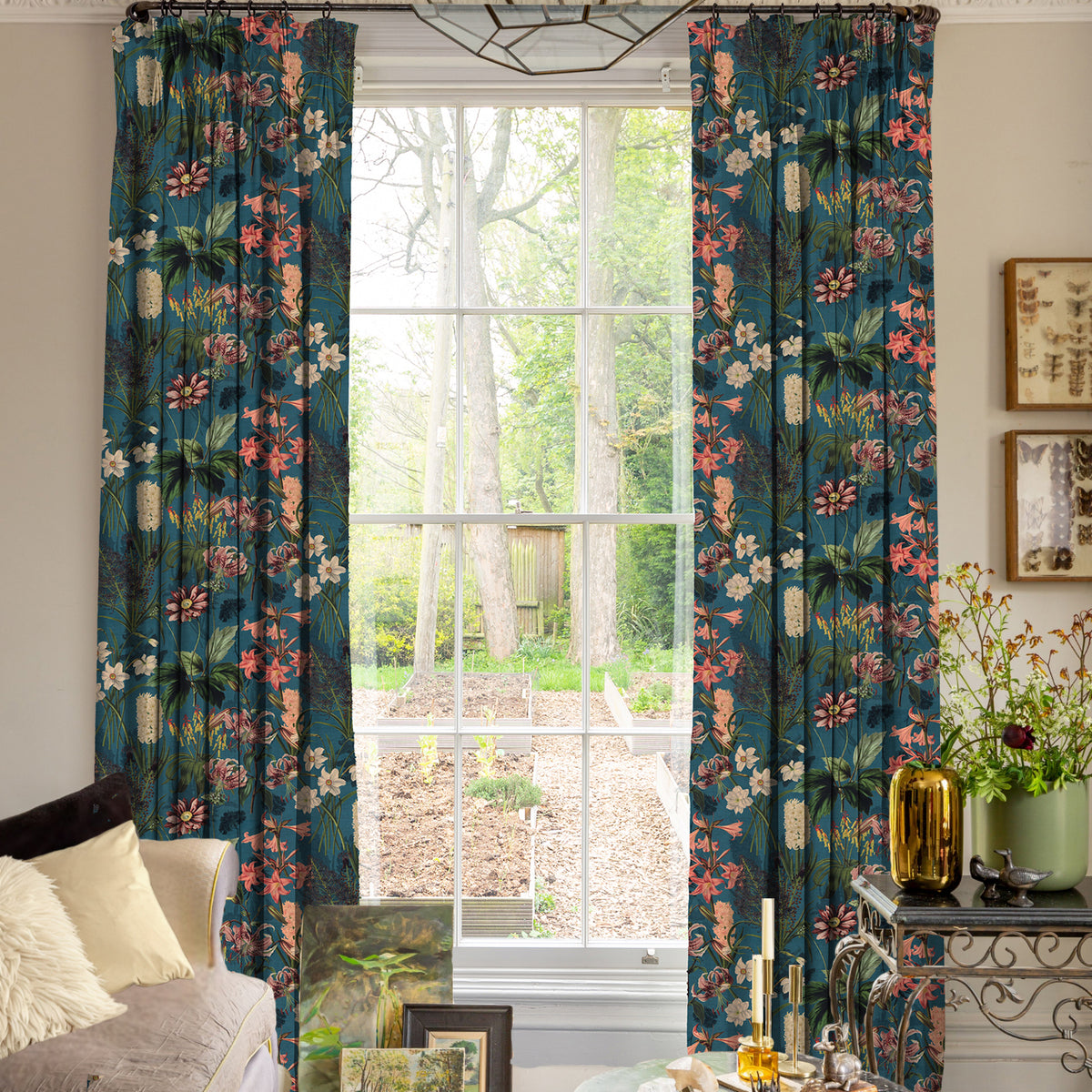 Linda Barker Grandi Floral Velvet Made To Measure Roman Blind Kingfisher