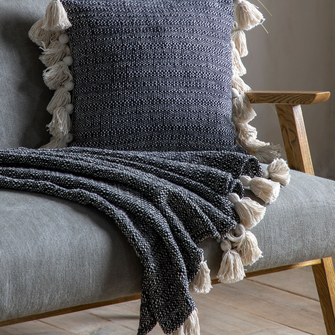 Woven Tassels Throw 130cm x 170cm Black