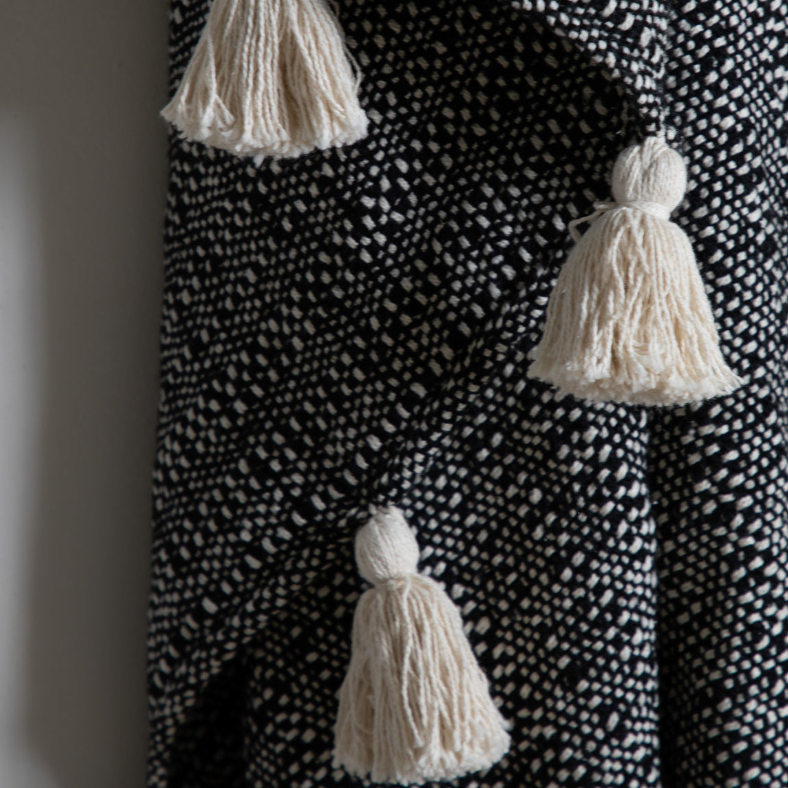 Woven Tassels Throw 130cm x 170cm Black