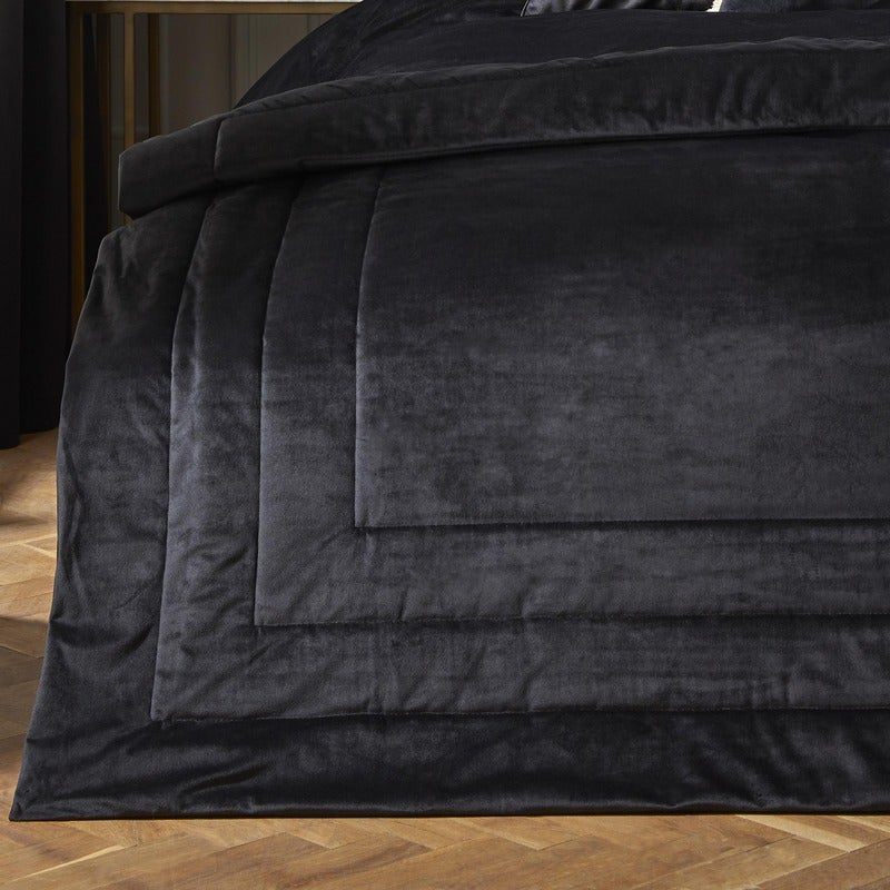 Laurence Llewelyn-Bowen Chic 220cm x 150cm Bedspread Black