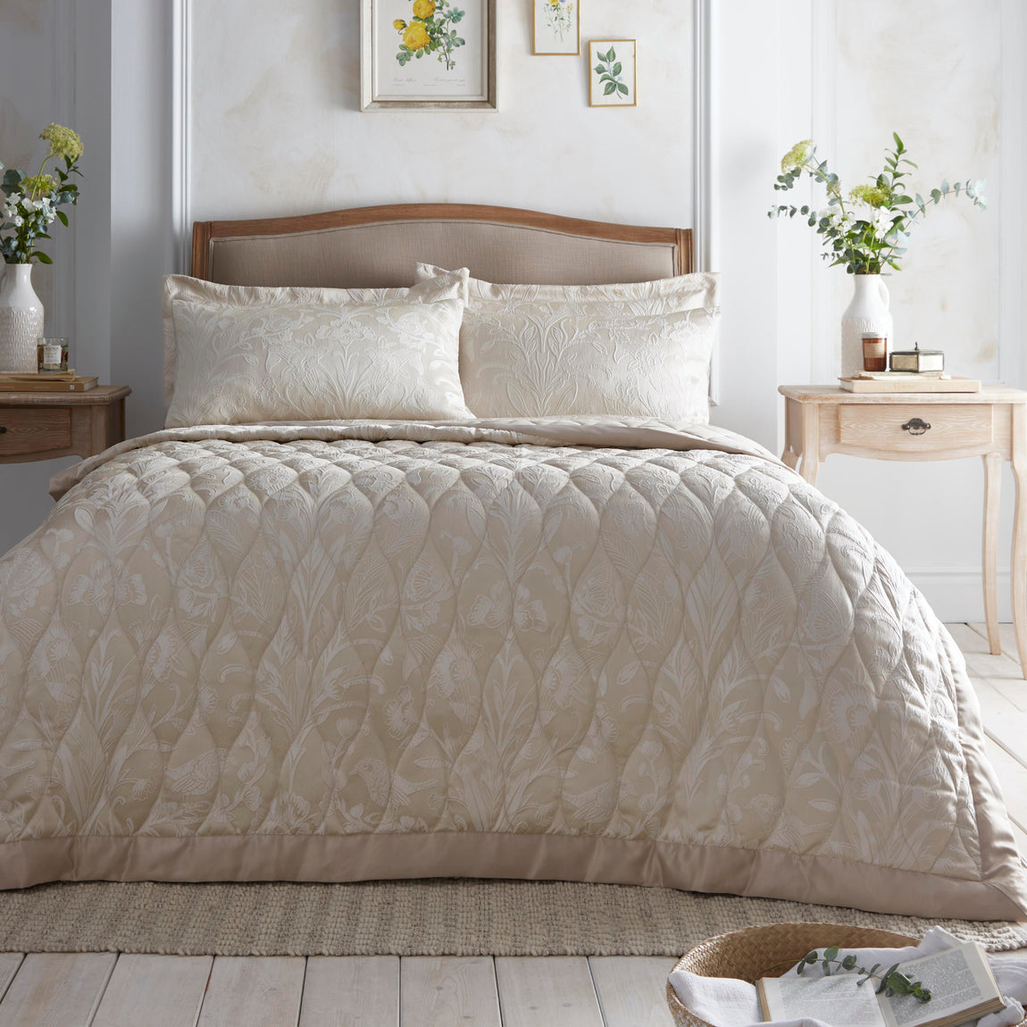 Appletree Heritage Elysia 200cm x 230cm Bedspread Champagne