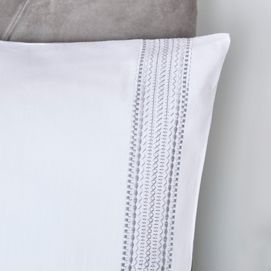 Appletree Boutique Embroidered Band Duvet Cover Bedding Set White