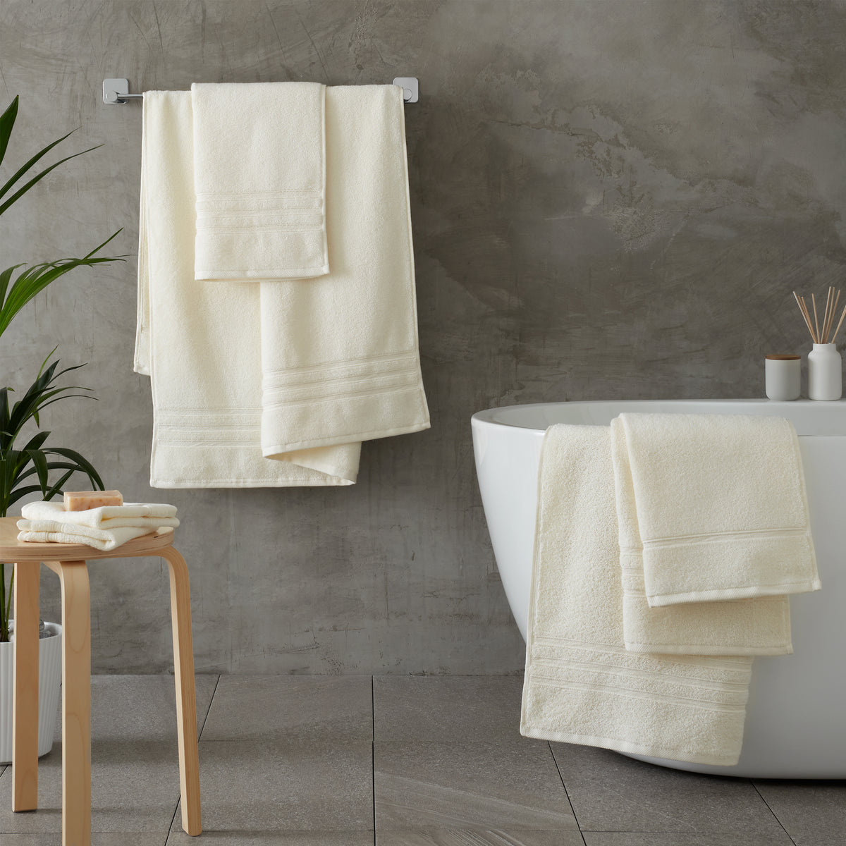 Catherine Lansfield Zero Twist Six Towel Bale Cream